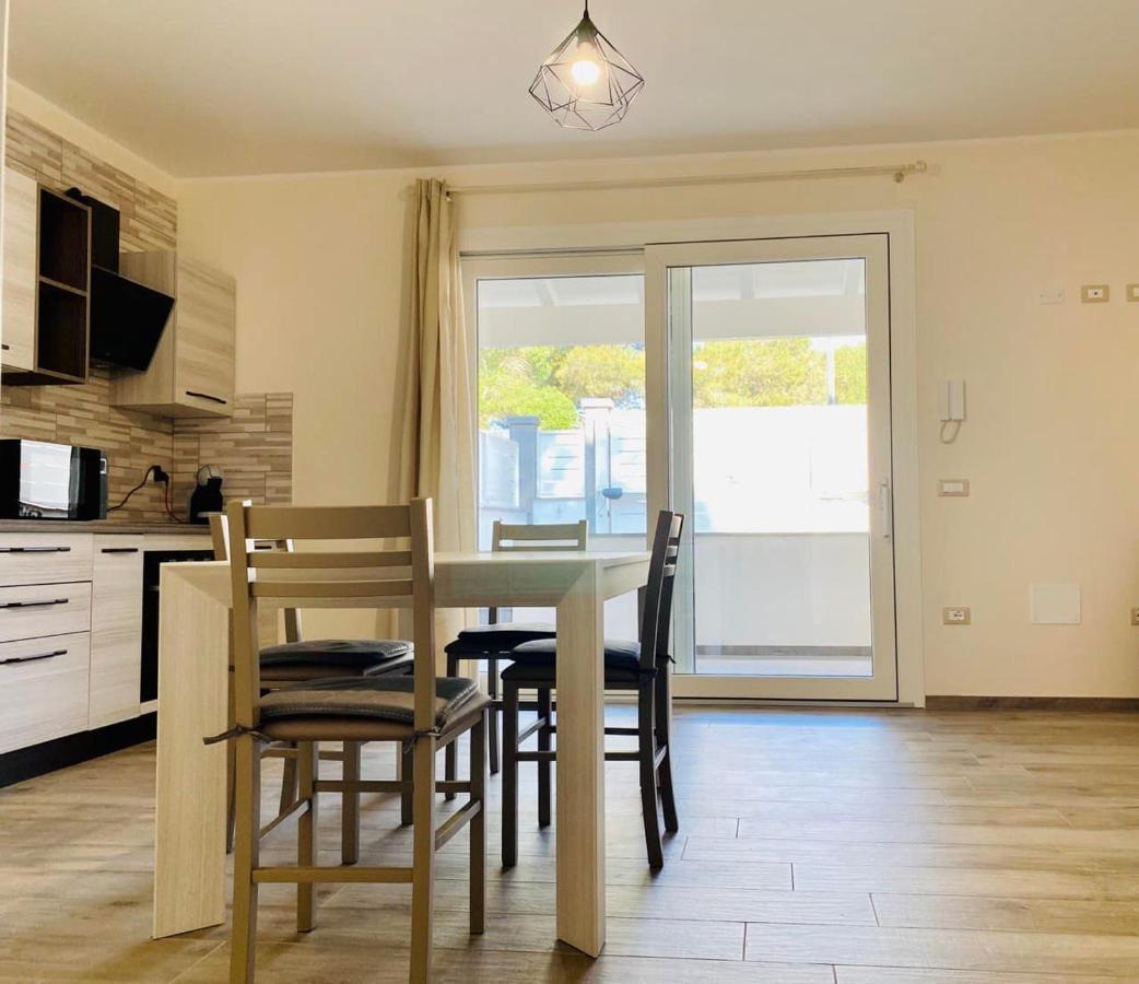 Appartamento Nuova Residenza dei 7 Pini a pochi passi dal mare Porto Pino Esterno foto